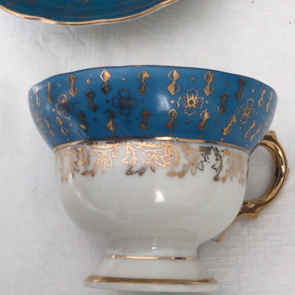 Elegant Blue and Gold Teacup and Saucer - Picture 4 of 7